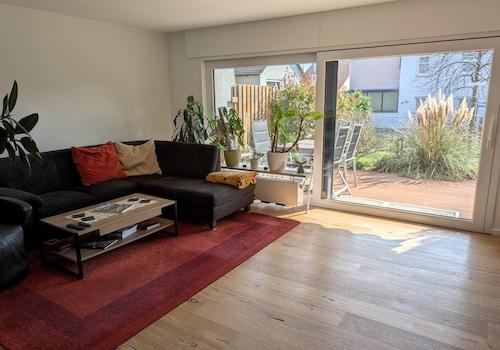 Wohnzimmer mit Blick in Garten