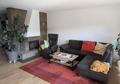 Wohnzimmer mit Kamin