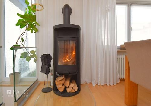 Kaminofen im Essbereich