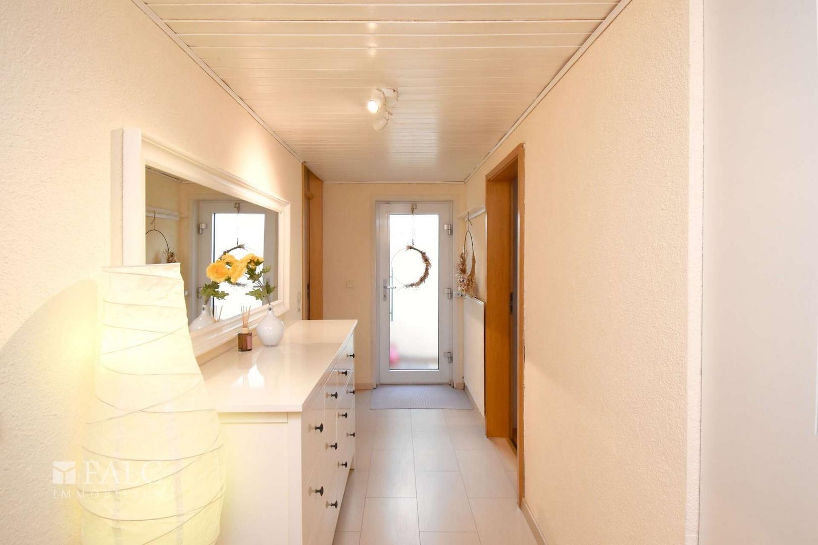 separater Eingang UG