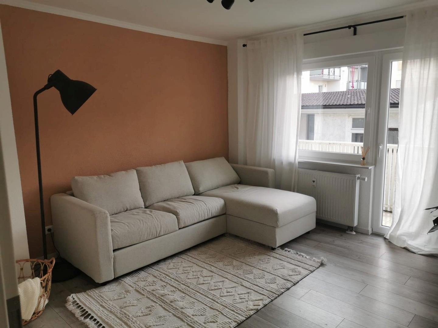 Wohnzimmer mit Balkon