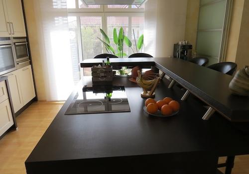 Kochinsel mit Sitzgelegenheit