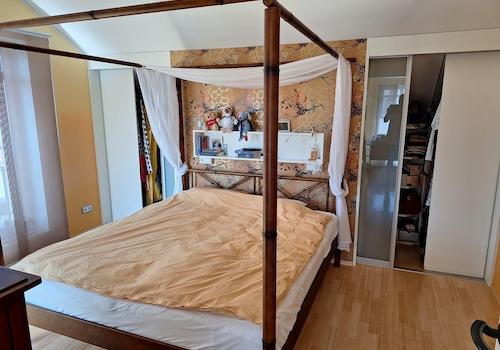 Schlafzimmer mit Einbauschrank