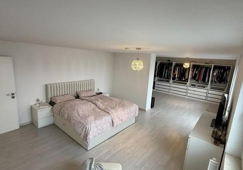 Schlafzimmer OG mit Ankleide