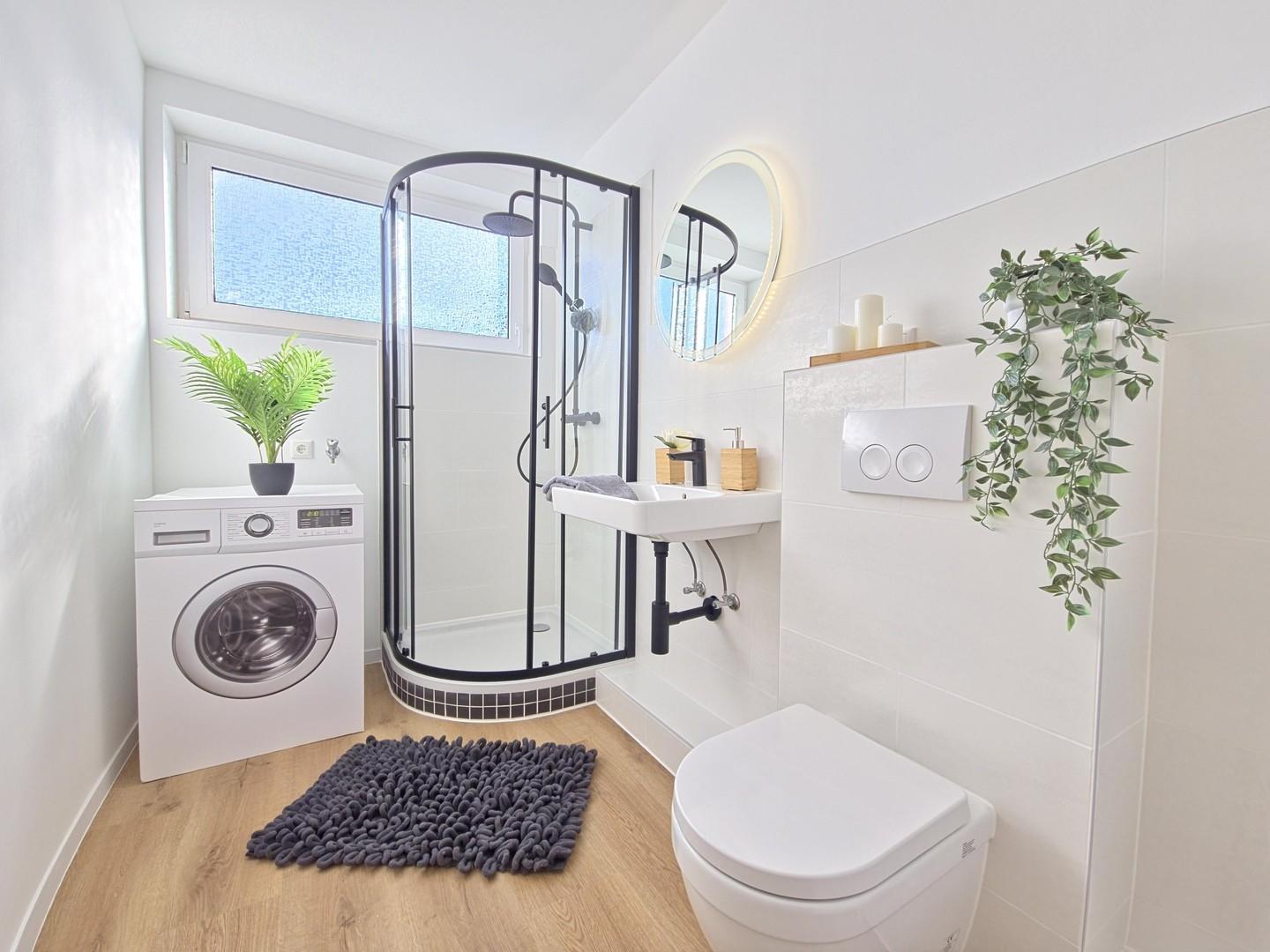 Badezimmer mit Fenster