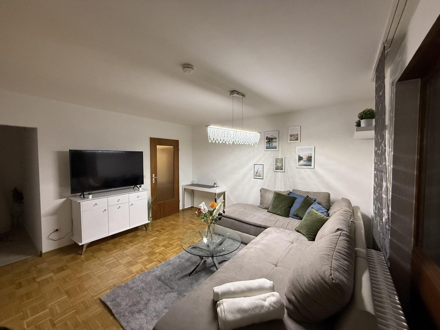 Wohn- und Schlafzimmer 2