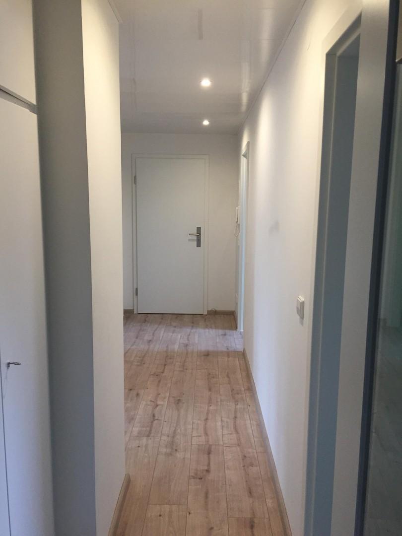 Flur mit Eingangstür