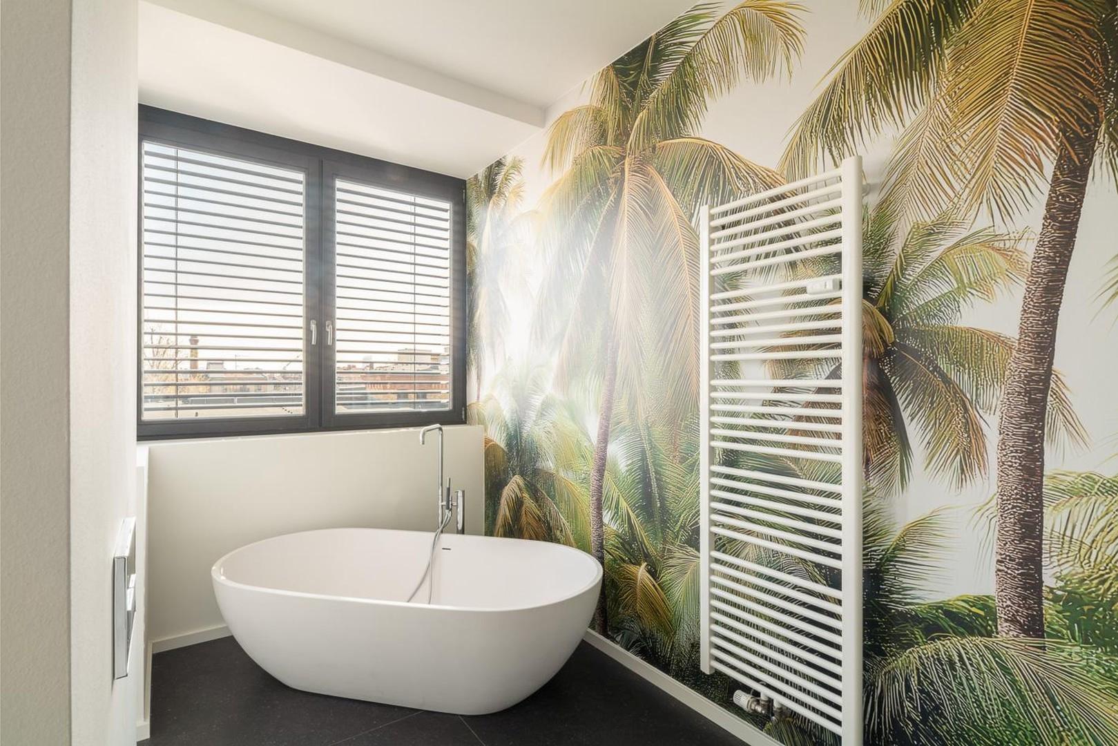 Bad mit Wanne und Dusche