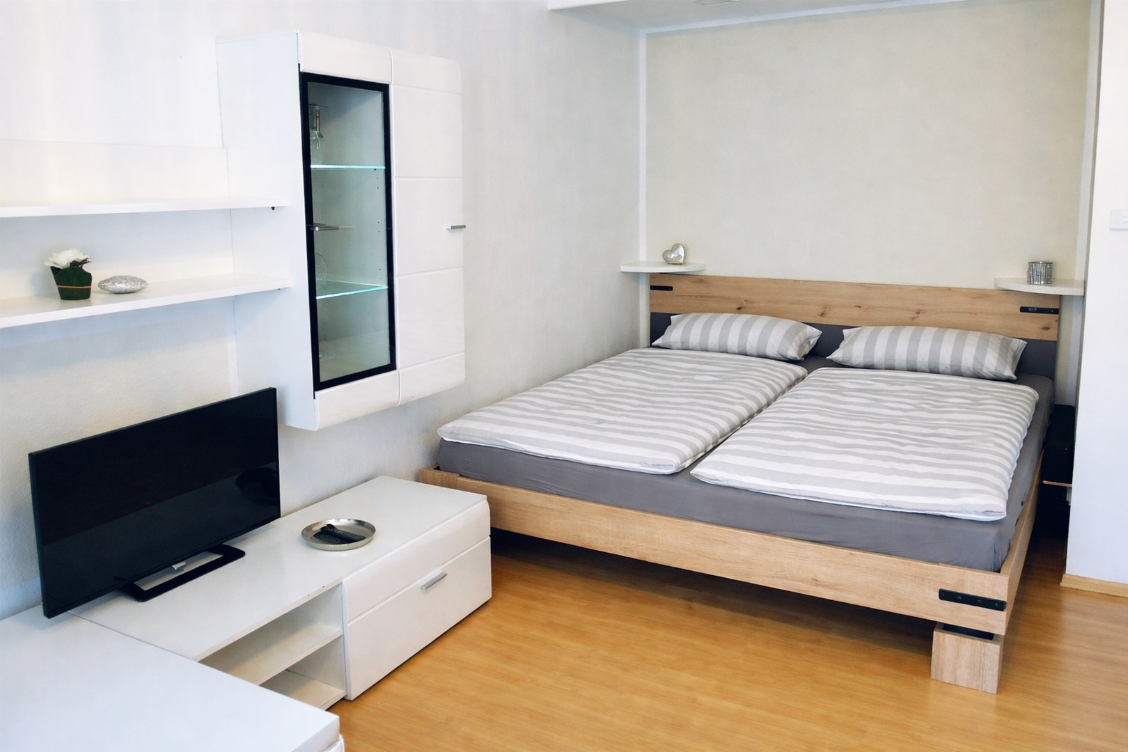 Schlafbereich mit neuem Bett