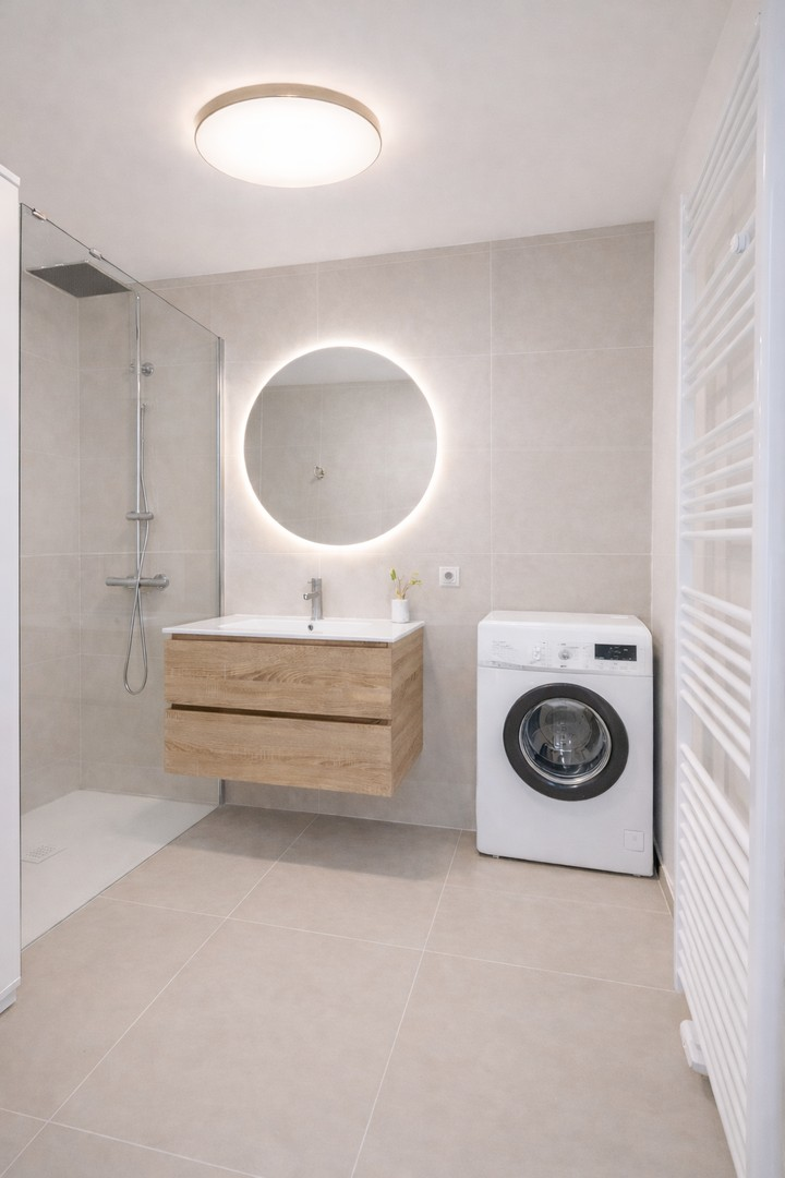 Bad mit Waschmaschine (Beisp.)