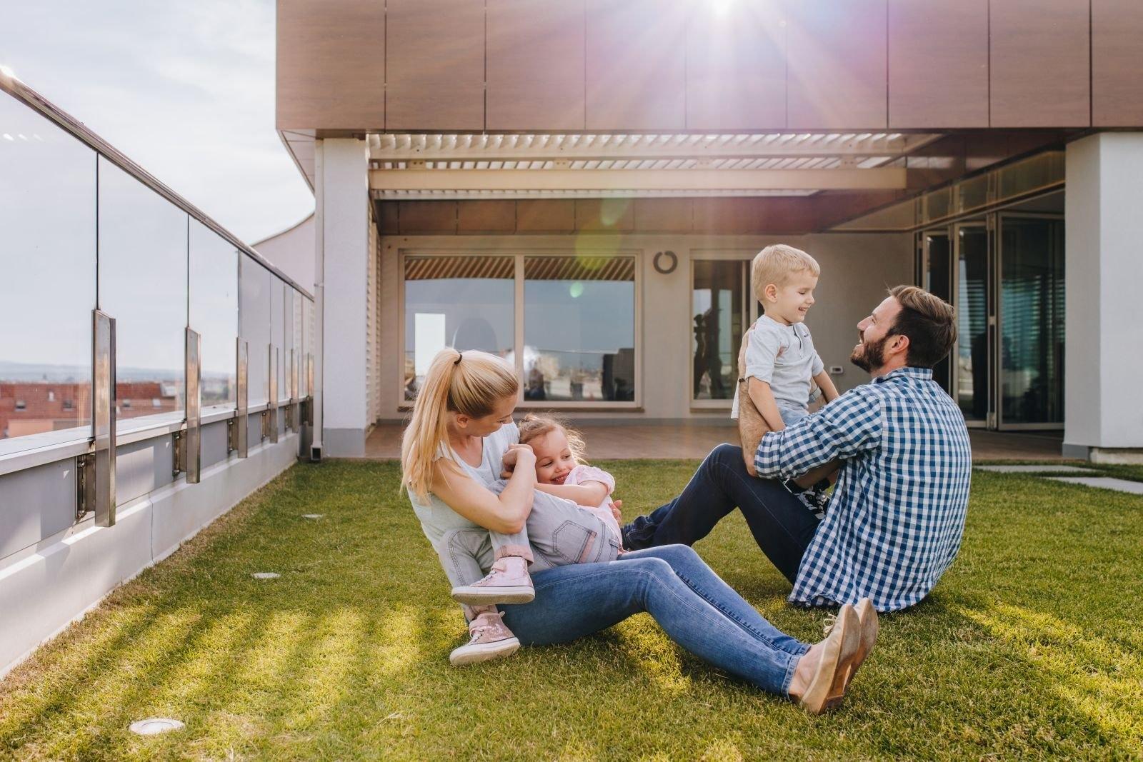 Familie Dachterasse Kinder Haus Rasen