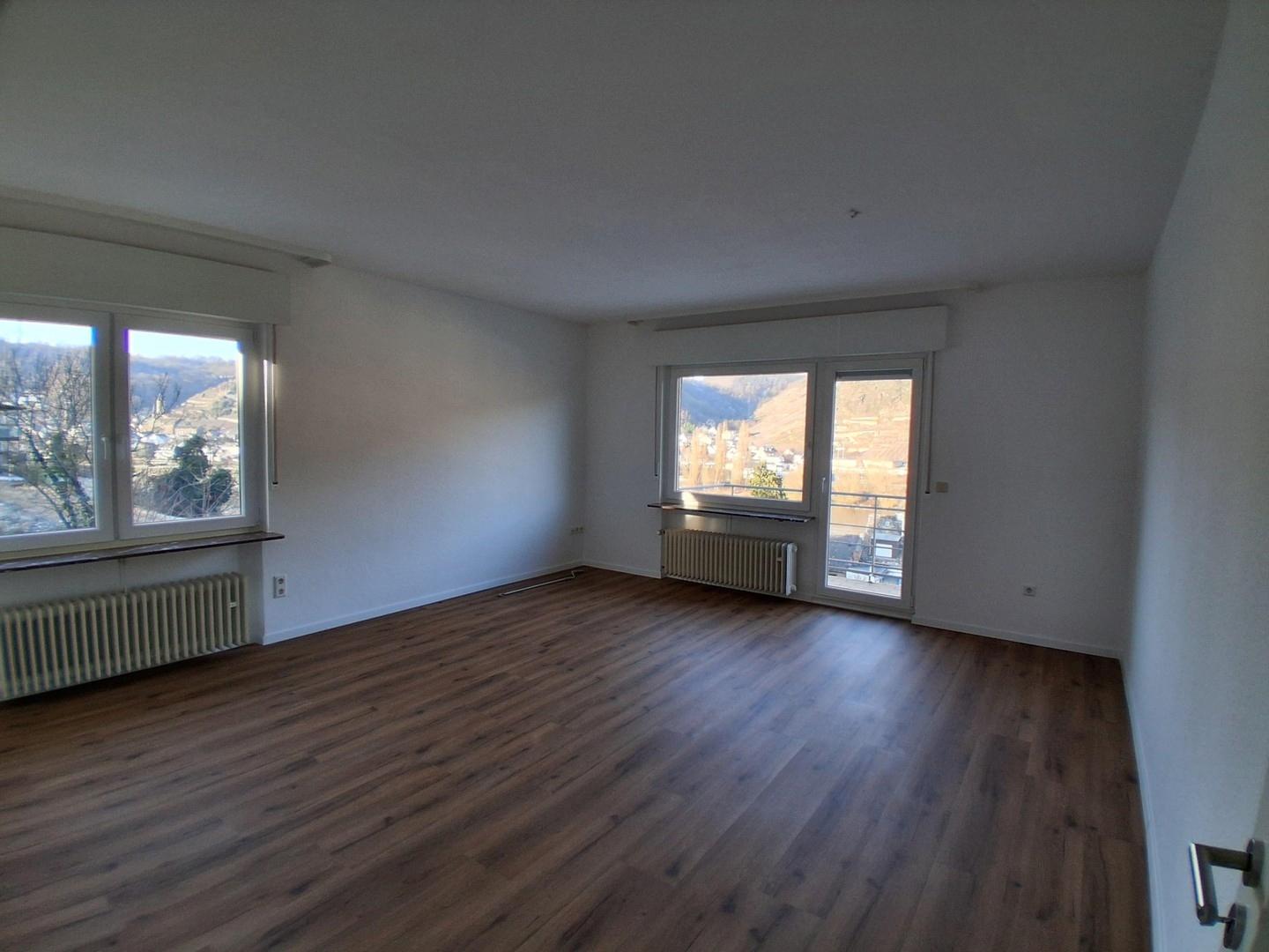 Wohnzimmer mit Balkon