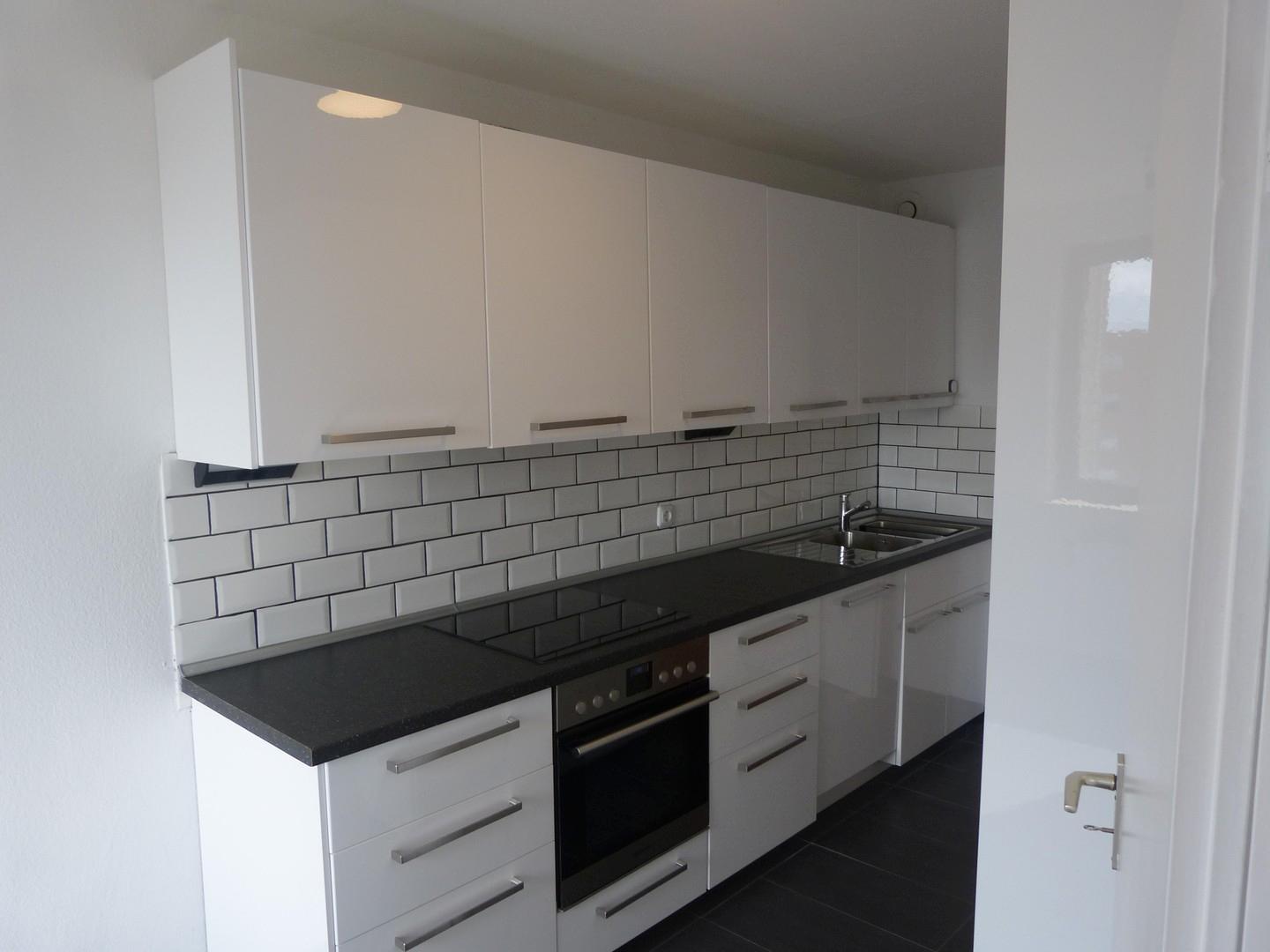 Küche mit Spülmaschine