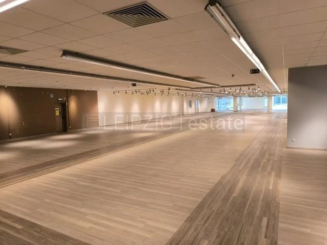 Verkausraum Ri. Eingang