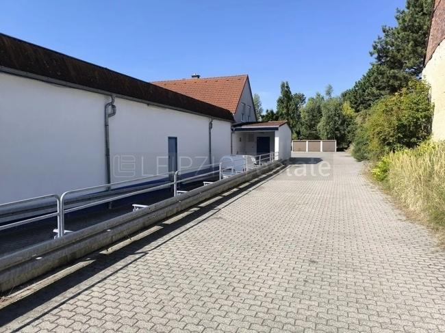 Einfahrt zum Parkplatz