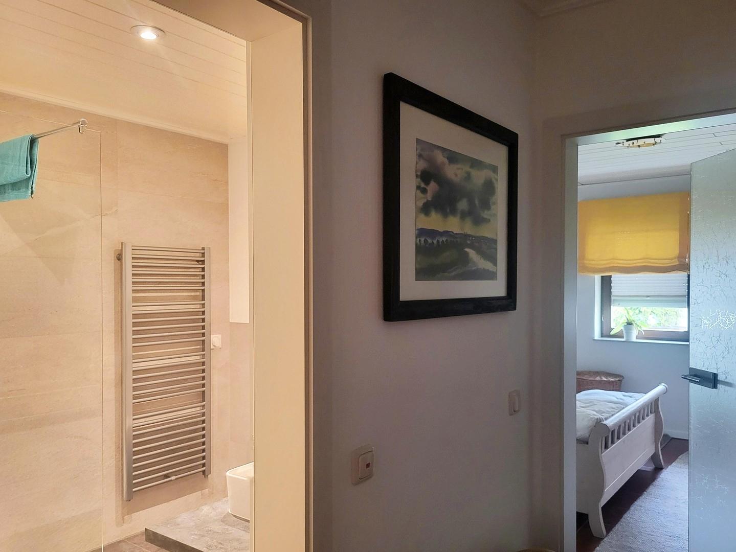 Blick Bad-Flur-Schlafzimmer