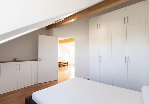 Schlafzimmer m. Einbauschränke