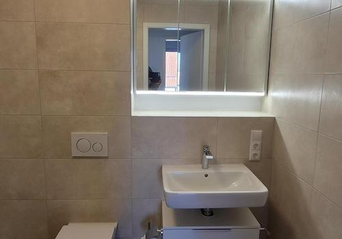 Bad mit Spiegelschrank