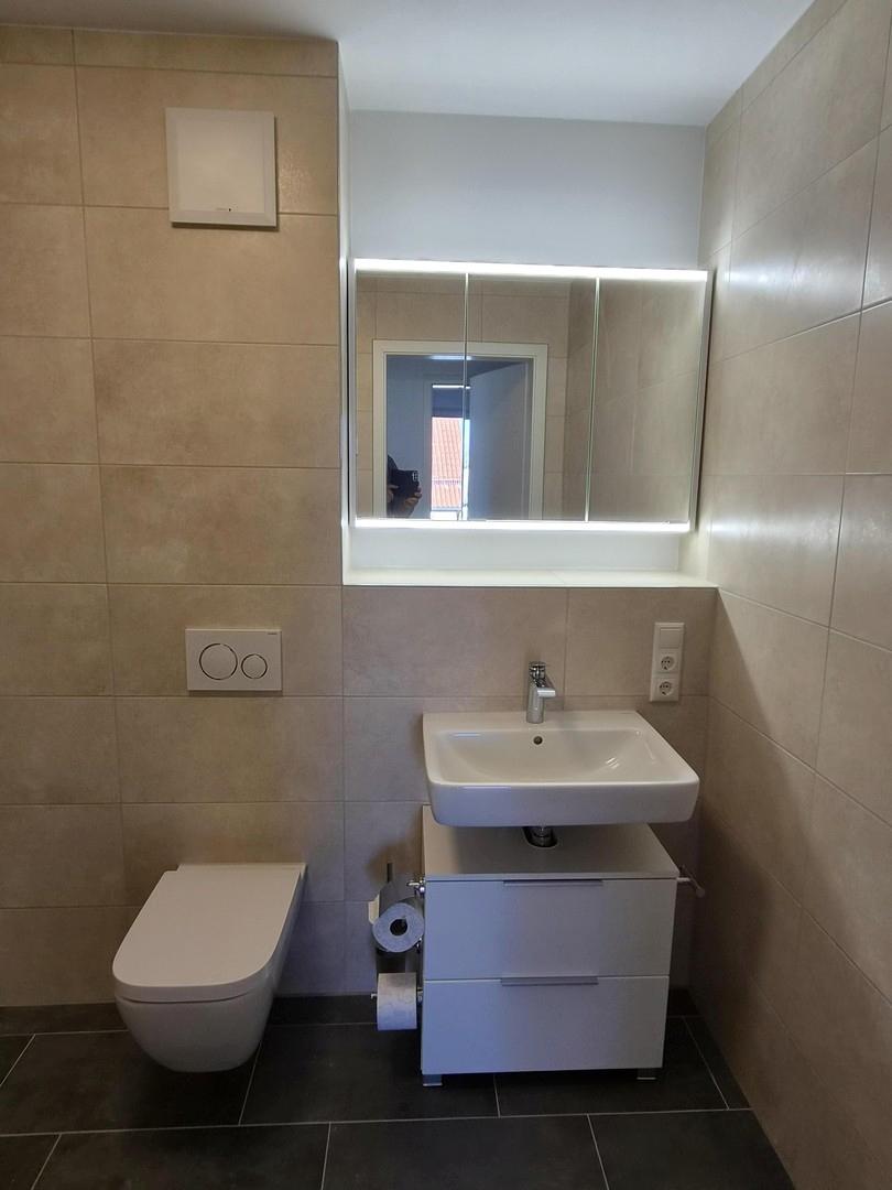 Bad mit Spiegelschrank