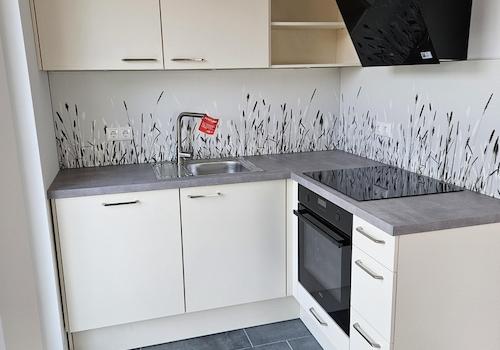 Offene Wohnküche mit AEG-Gerät