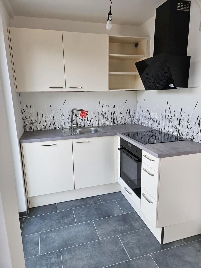 Offene Wohnküche mit AEG-Gerät