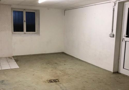 Kellerraum mit Zugang Garten