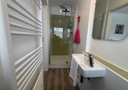 neues Duschbad/WC en Suite Elternschlafzimmer