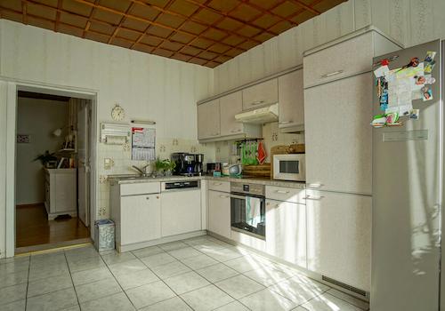 Küche Blick in Richtung Flur