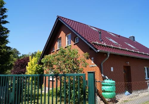 Hausansicht mit Eingang