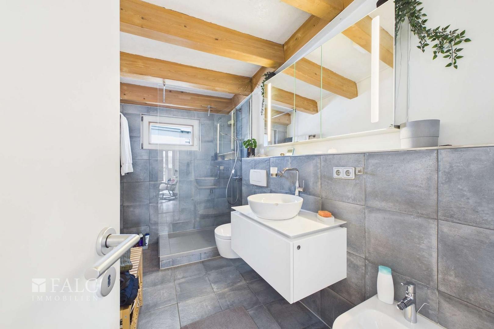 Modernes Tageslichtbad