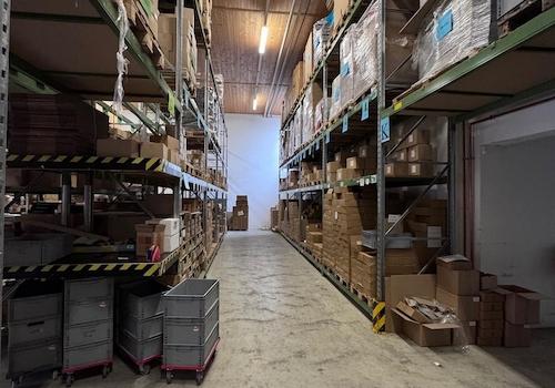 Regale bis zur Decke