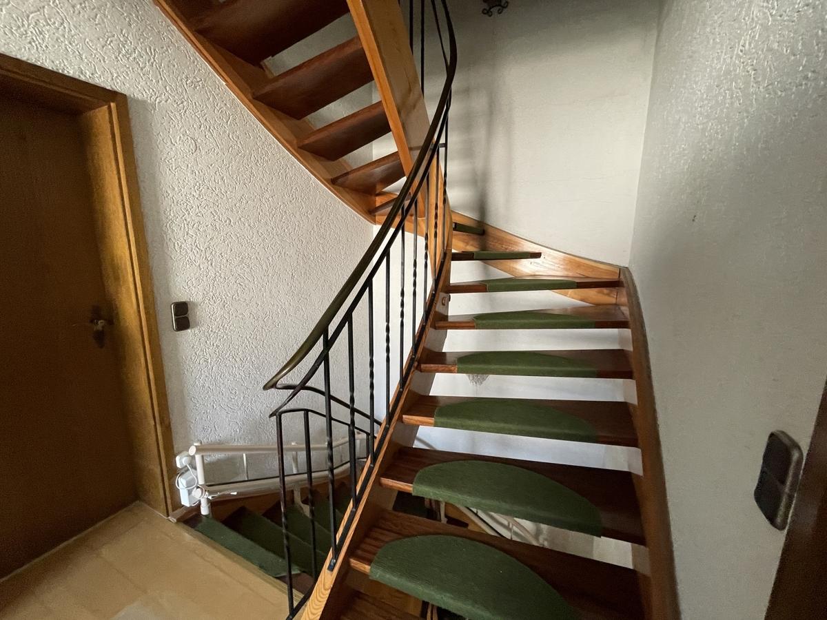 Treppe vom 1. OG zum DG