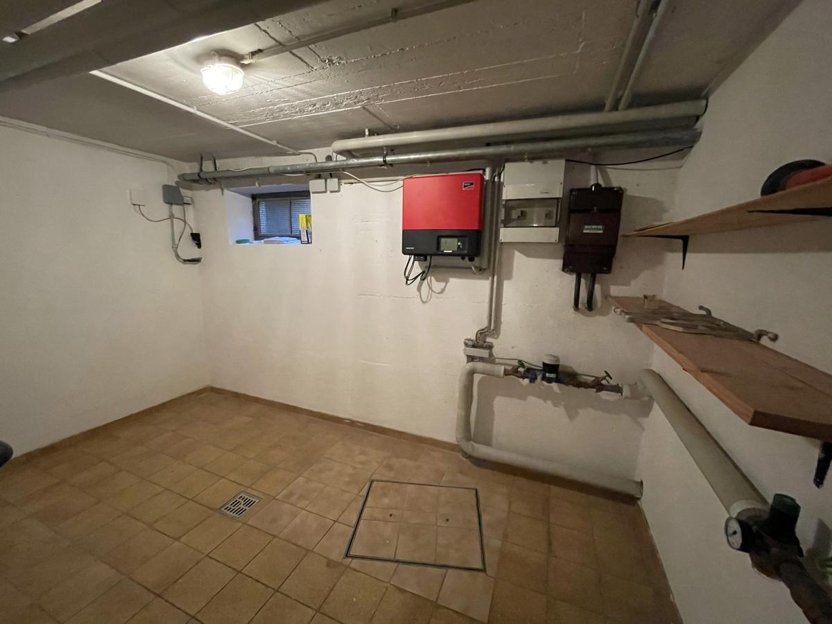 Anschlüsse für Glasfaser, PV-Anlage, Stromhauptleitung und Wasserzähler