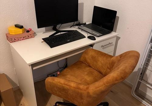 Schlaf-Zi Schreibtisch (o. PC)