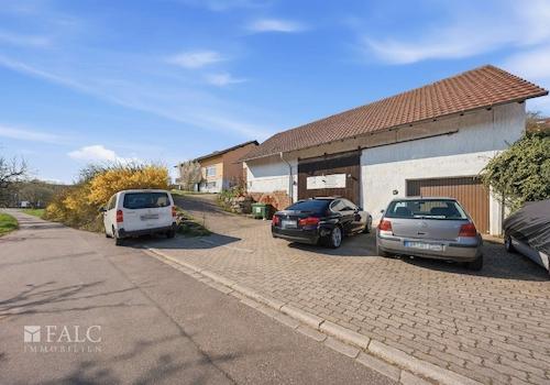 Zufahrt von der Strasse