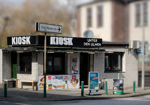 Kiosk unter den Ulmen