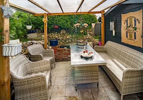 überdachte Terrasse