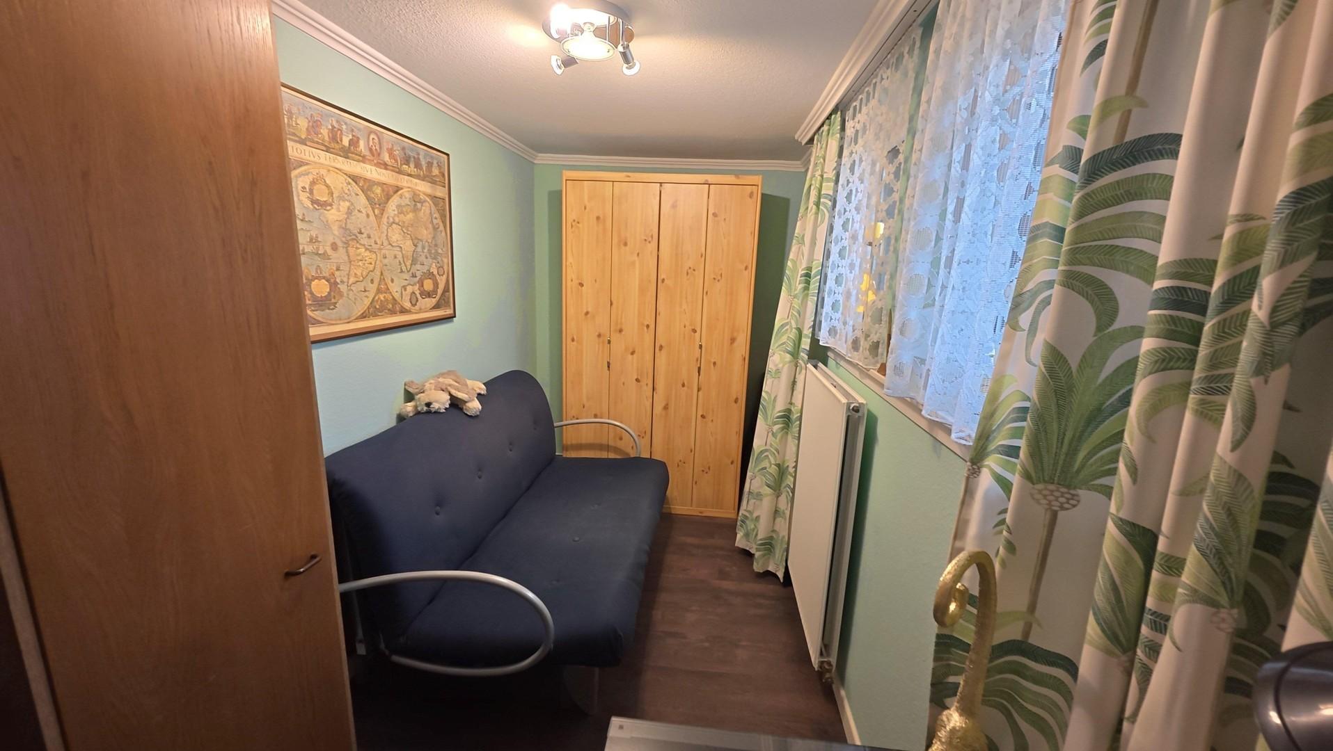 Kleines Zimmer (evtl. Büro)