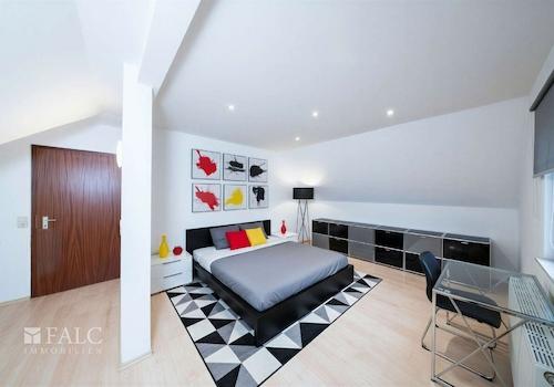 Schlafzimmer möbliert