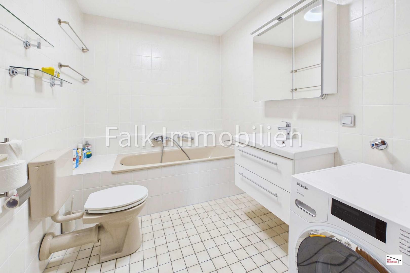 innenl. Bad mit Badewanne