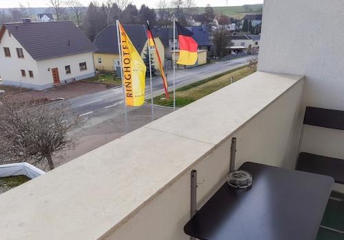 Blick zum Haupteingang