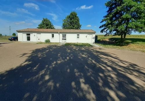 Nebengebäude am Parkplatz