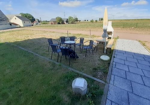 Am Hoteleingang Gartenseite