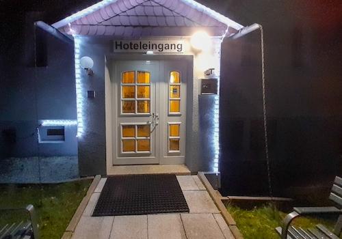 Hoteleingang Gartenseite (2)