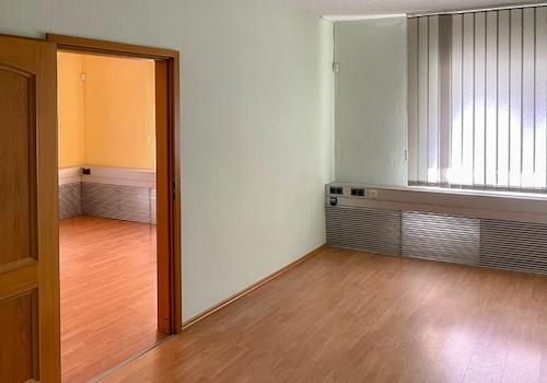 Büro im Flachbau auf West (1)