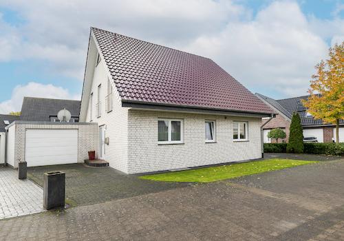 Eingang und Garage
