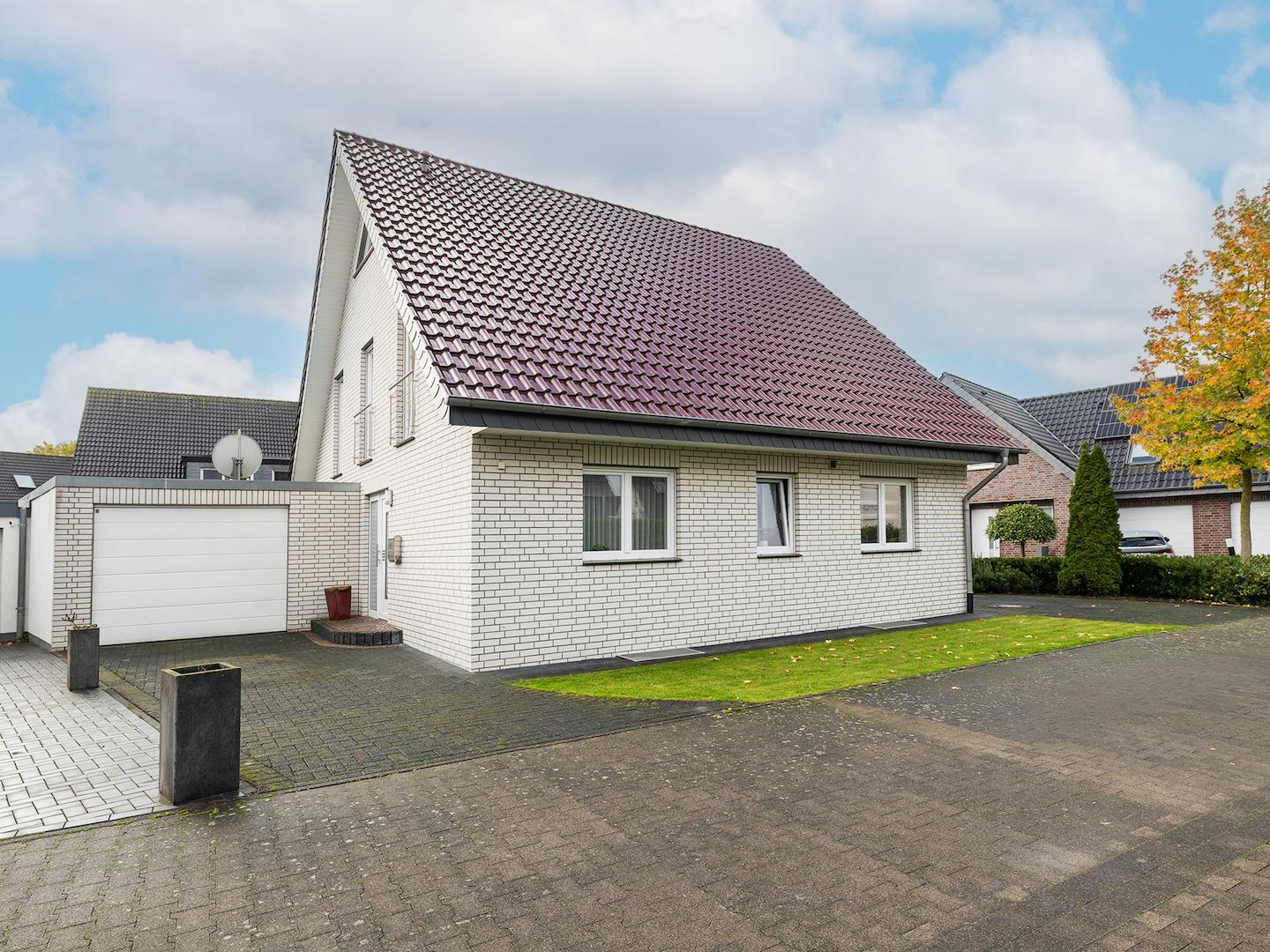 Eingang und Garage