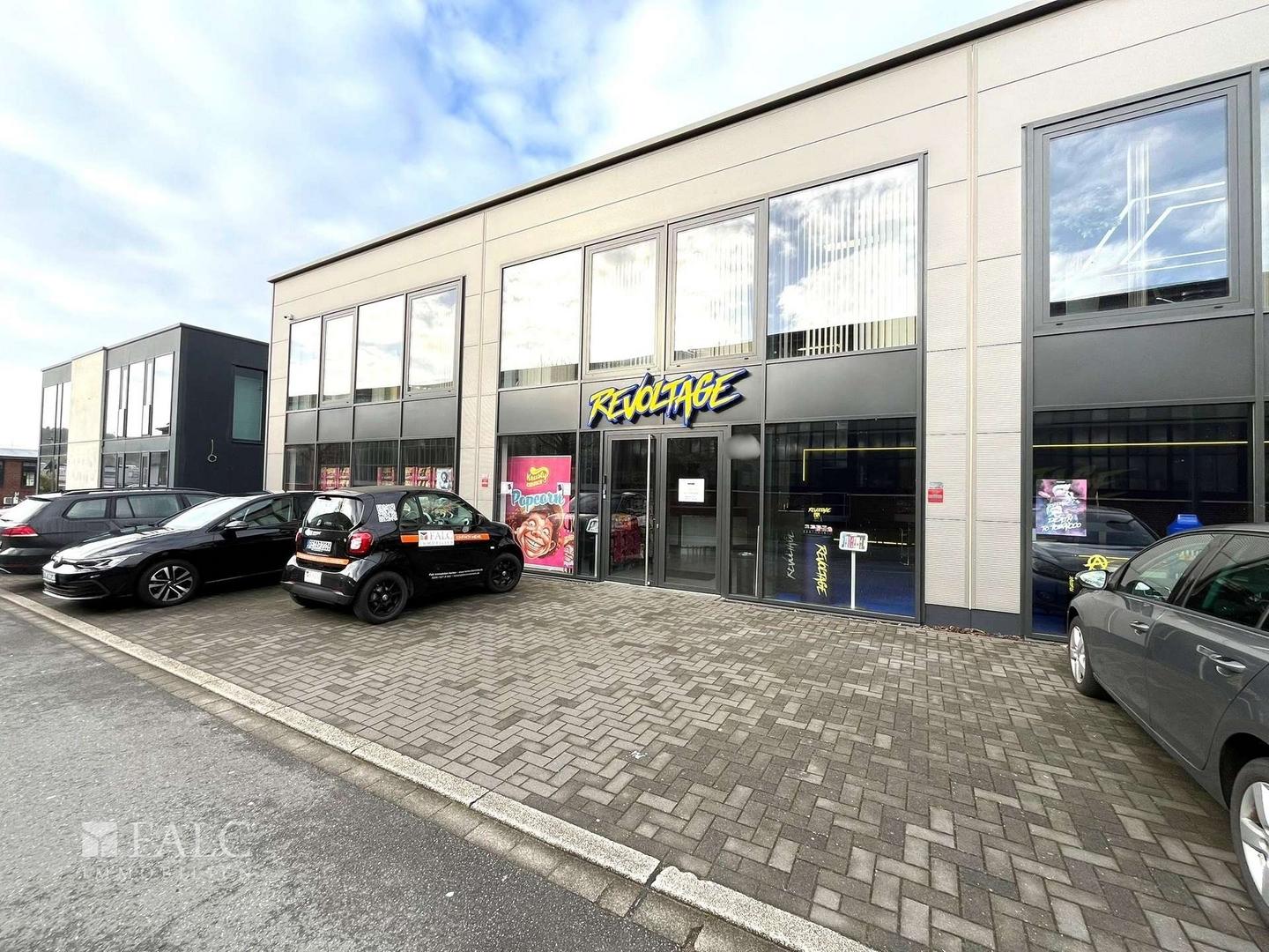 Außenaufnahme / Parkplatz