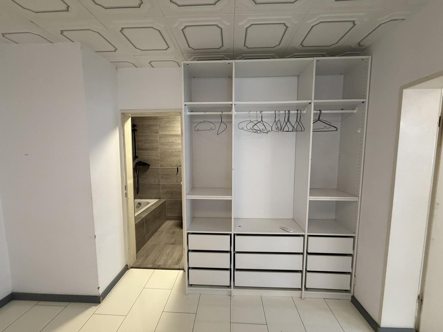 Kleiderschrank
