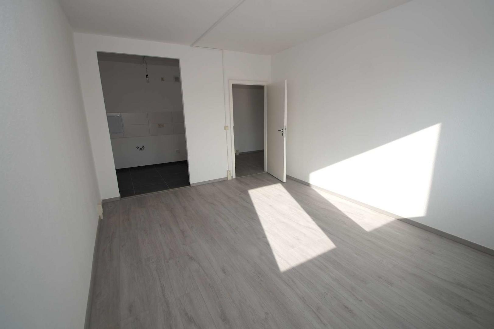 Wohnzimmer mit Blick zur Küche